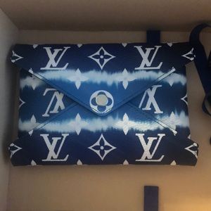 Louis Vuitton Escale Pouchette